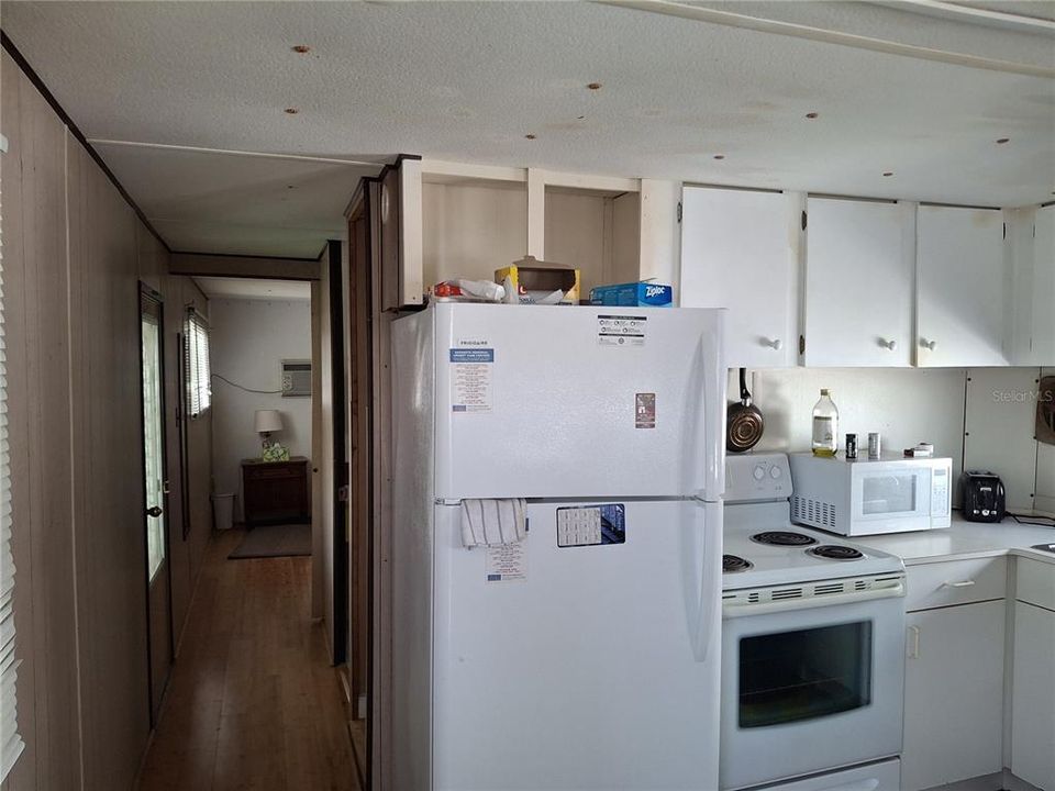 For Sale: $79,900 (1 beds, 1 baths, 360 Square Feet)