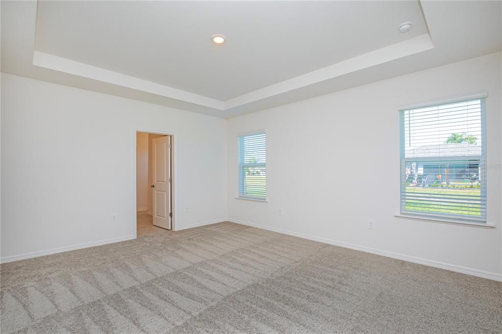 Activo con contrato: $329,900 (3 camas, 2 baños, 2066 Pies cuadrados)