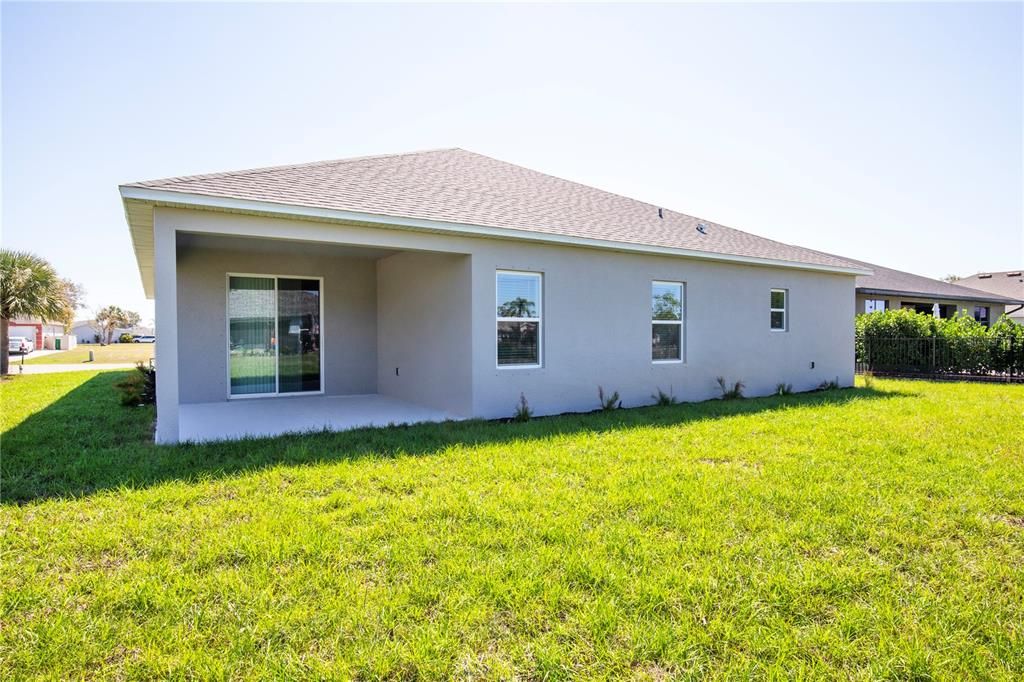 Activo con contrato: $329,900 (3 camas, 2 baños, 2066 Pies cuadrados)