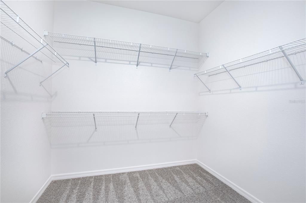 Activo con contrato: $329,900 (3 camas, 2 baños, 2066 Pies cuadrados)
