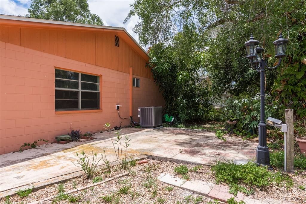 For Sale: $400,000 (3 beds, 1 baths, 1260 Square Feet)