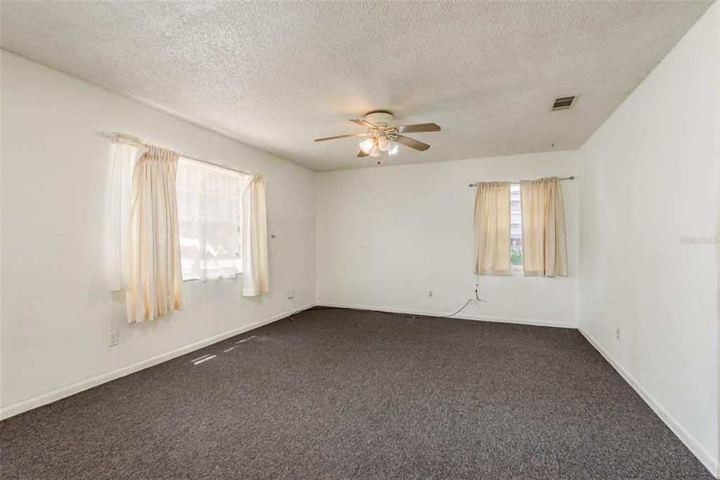 For Sale: $400,000 (3 beds, 1 baths, 1260 Square Feet)