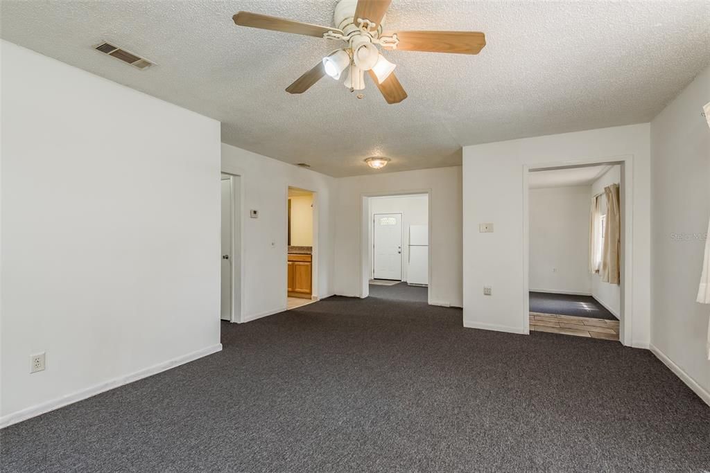 For Sale: $400,000 (3 beds, 1 baths, 1260 Square Feet)