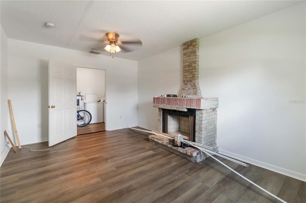 For Sale: $300,000 (3 beds, 2 baths, 1538 Square Feet)