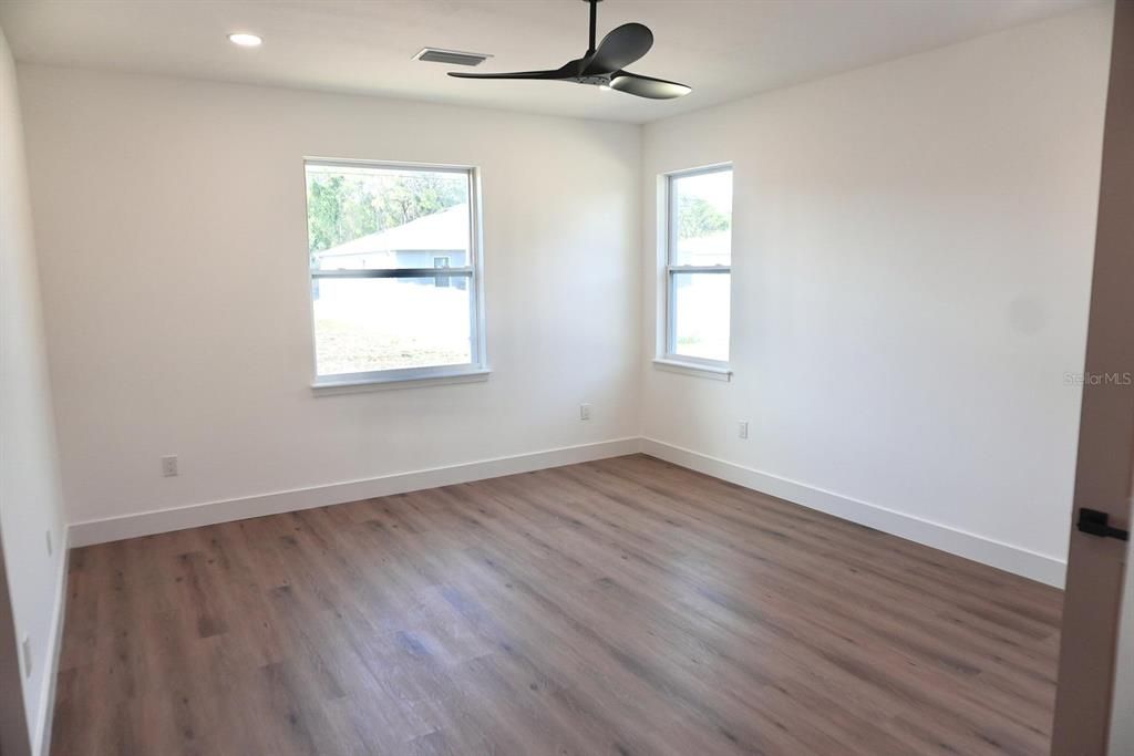 For Sale: $380,000 (4 beds, 2 baths, 1800 Square Feet)