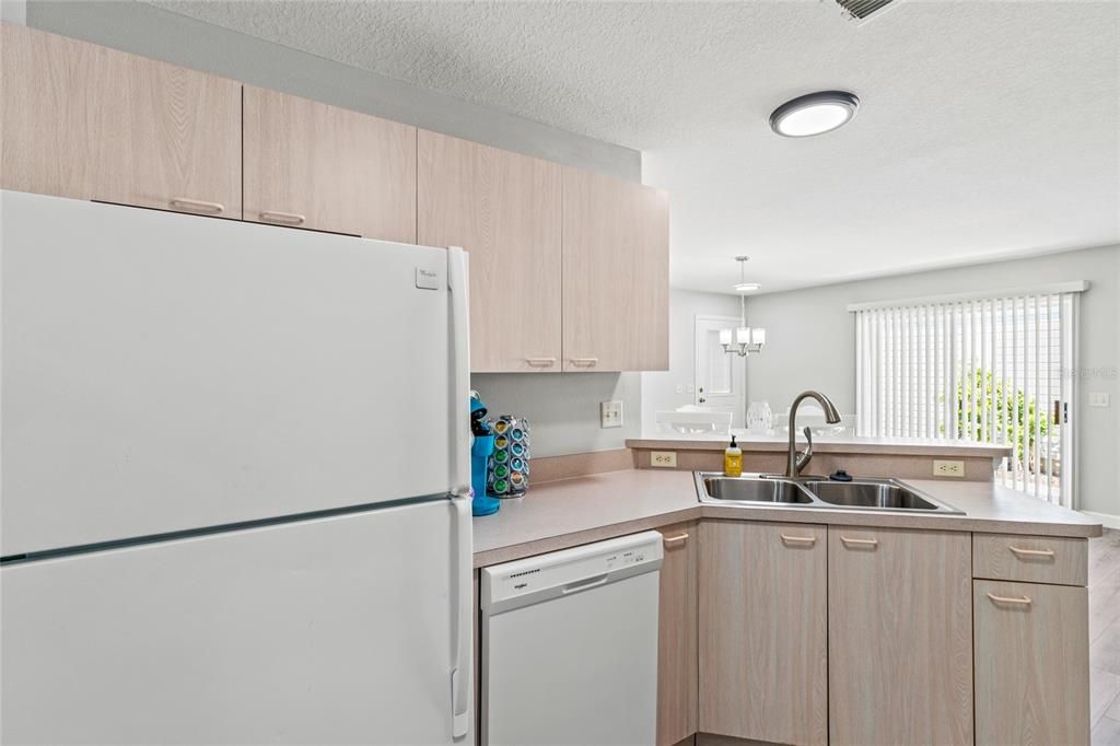 For Sale: $299,900 (2 beds, 2 baths, 1188 Square Feet)
