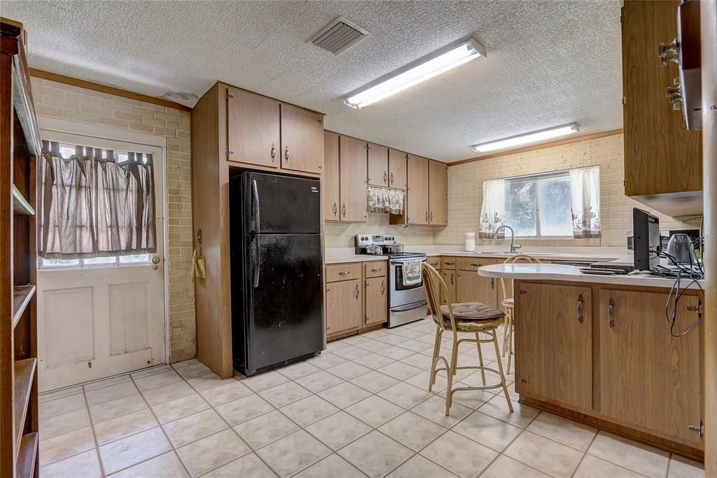 For Sale: $259,999 (3 beds, 1 baths, 2358 Square Feet)