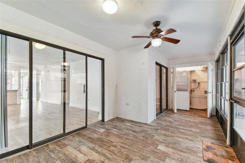 For Sale: $360,000 (2 beds, 2 baths, 972 Square Feet)