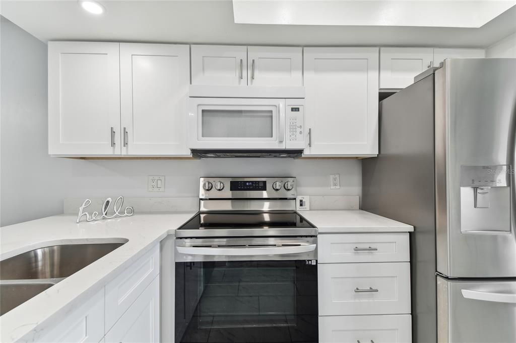 For Sale: $360,000 (2 beds, 2 baths, 972 Square Feet)