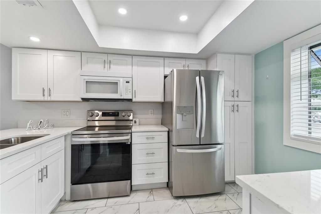 For Sale: $360,000 (2 beds, 2 baths, 972 Square Feet)