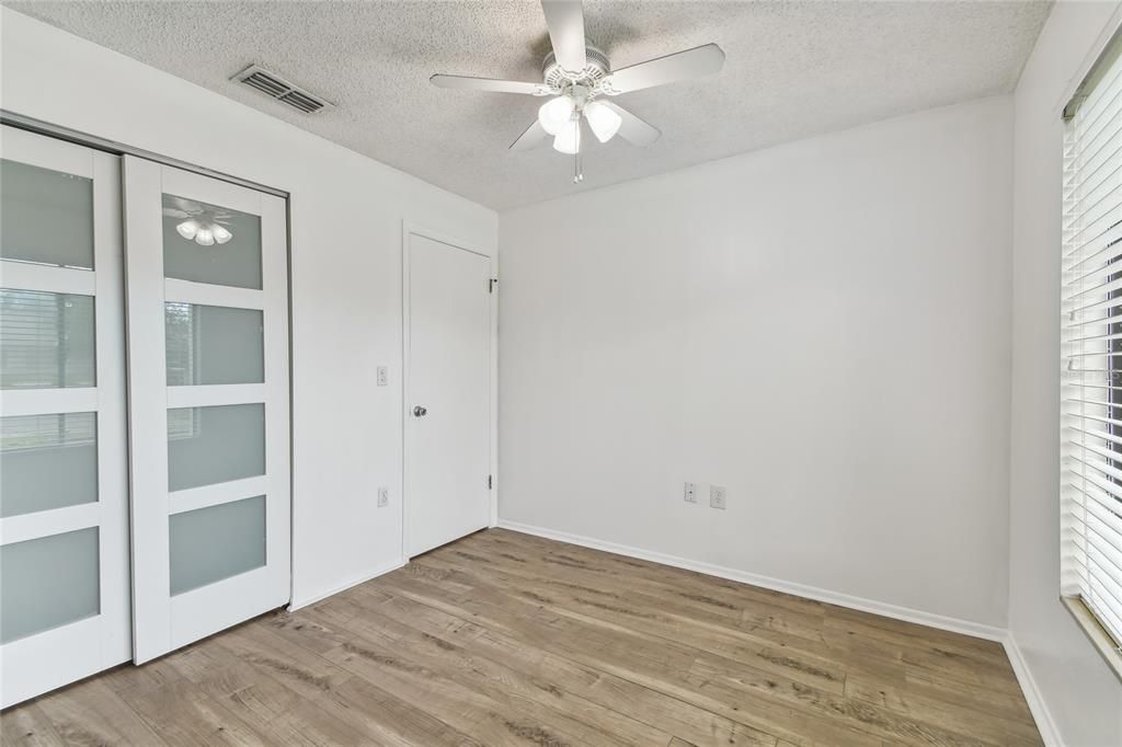 For Sale: $360,000 (2 beds, 2 baths, 972 Square Feet)