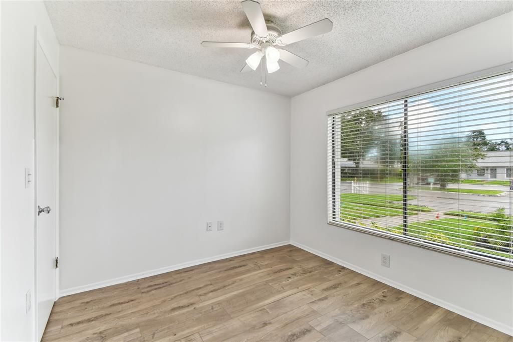 For Sale: $360,000 (2 beds, 2 baths, 972 Square Feet)