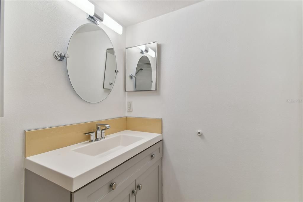 For Sale: $360,000 (2 beds, 2 baths, 972 Square Feet)