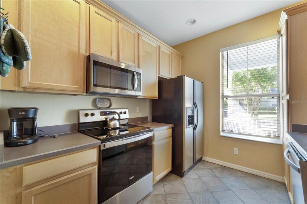 For Sale: $350,000 (2 beds, 2 baths, 1225 Square Feet)