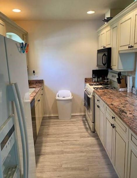 For Rent: $1,695 (2 beds, 2 baths, 966 Square Feet)