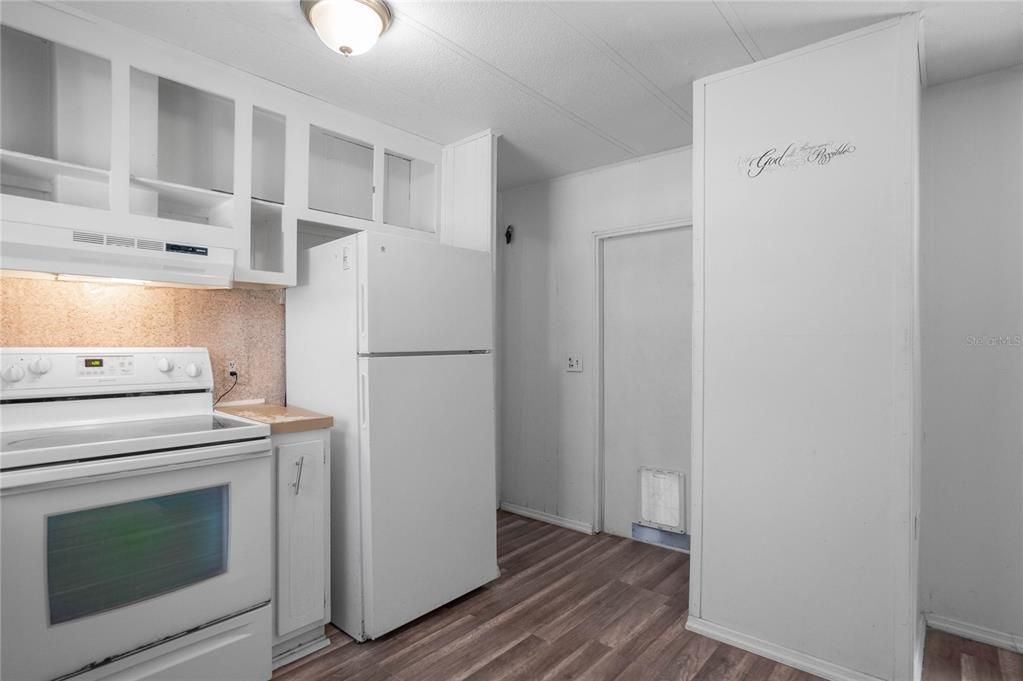 For Sale: $93,500 (1 beds, 1 baths, 576 Square Feet)