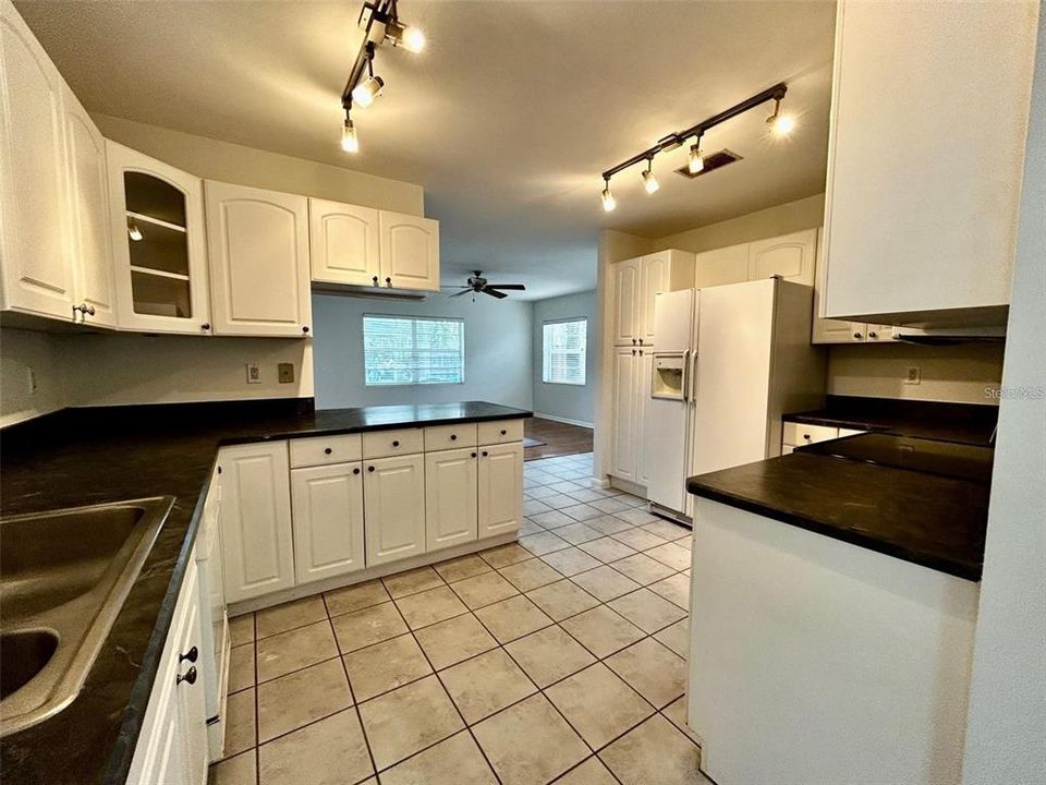 For Rent: $2,900 (3 beds, 2 baths, 1678 Square Feet)