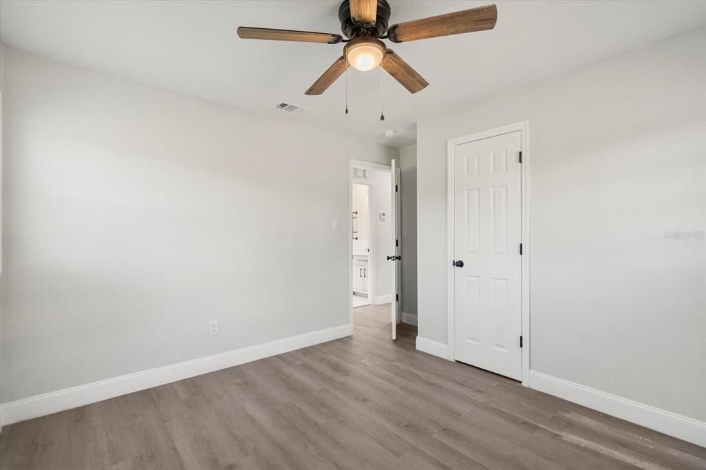 Active With Contract: $255,000 (3 beds, 1 baths, 900 Square Feet)