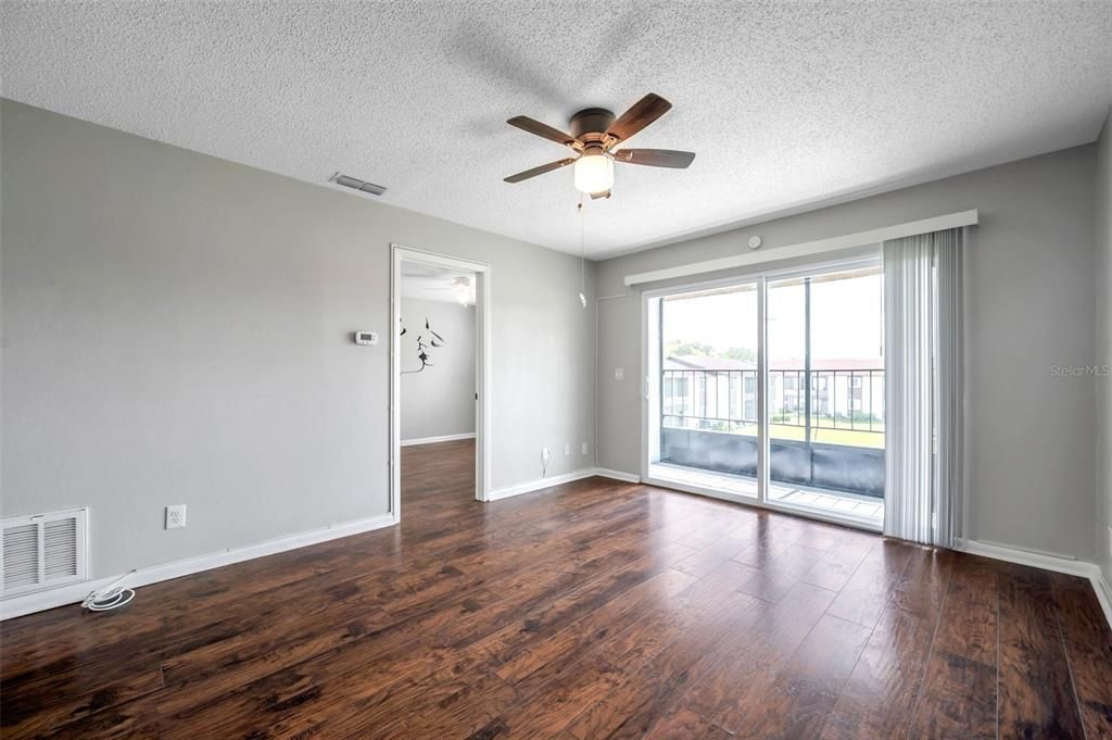 For Sale: $174,000 (2 beds, 2 baths, 864 Square Feet)