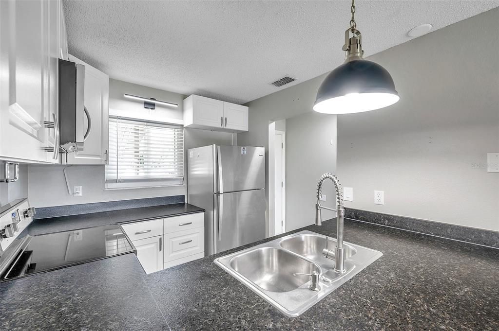 For Sale: $174,000 (2 beds, 2 baths, 864 Square Feet)