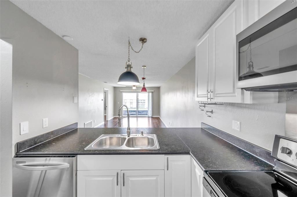 For Sale: $174,000 (2 beds, 2 baths, 864 Square Feet)