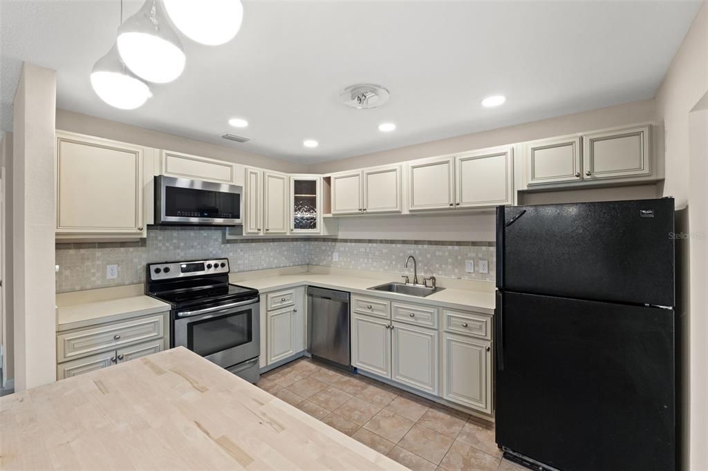 For Sale: $235,000 (3 beds, 2 baths, 1685 Square Feet)