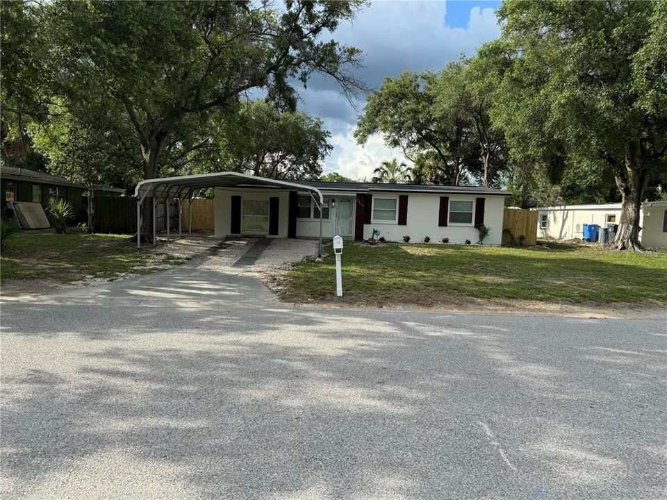 Active With Contract: $320,000 (3 beds, 2 baths, 1161 Square Feet)