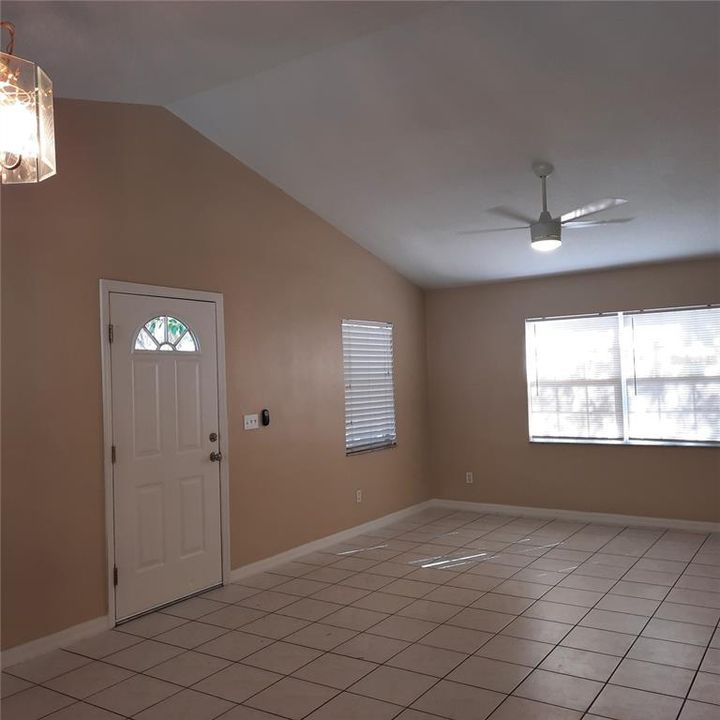 For Rent: $2,295 (3 beds, 2 baths, 1248 Square Feet)