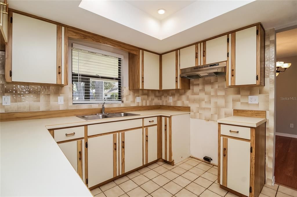 For Rent: $2,315 (3 beds, 2 baths, 1606 Square Feet)