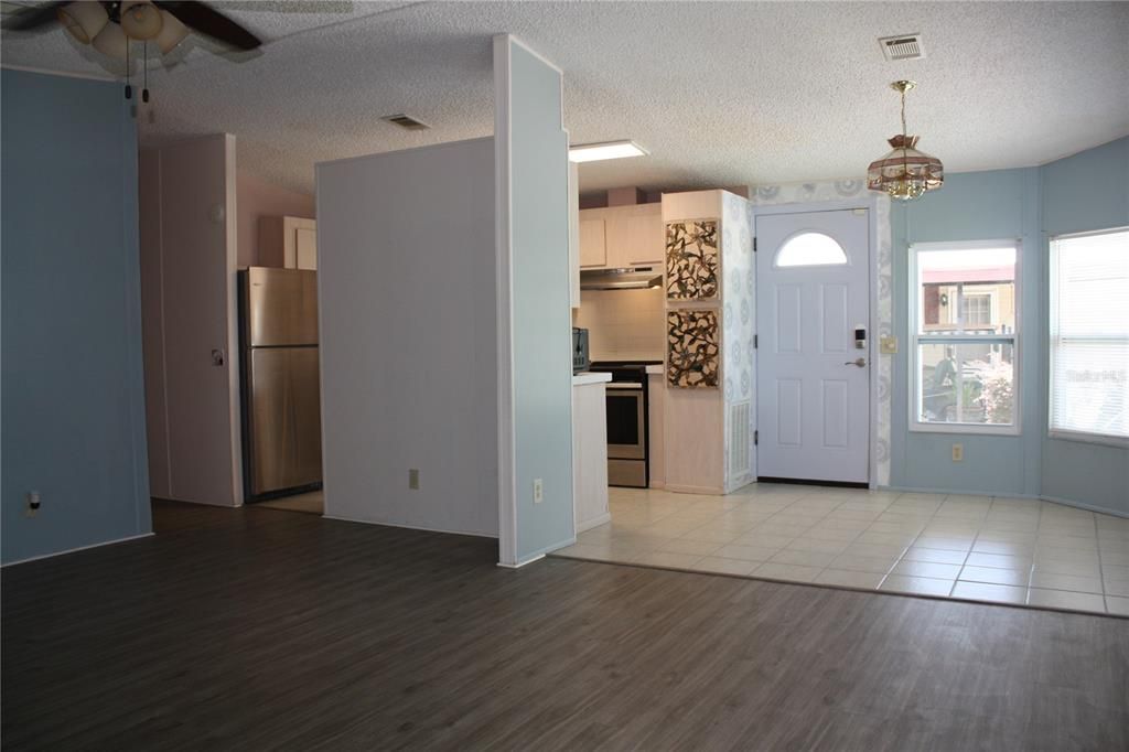 For Sale: $179,900 (2 beds, 2 baths, 1092 Square Feet)