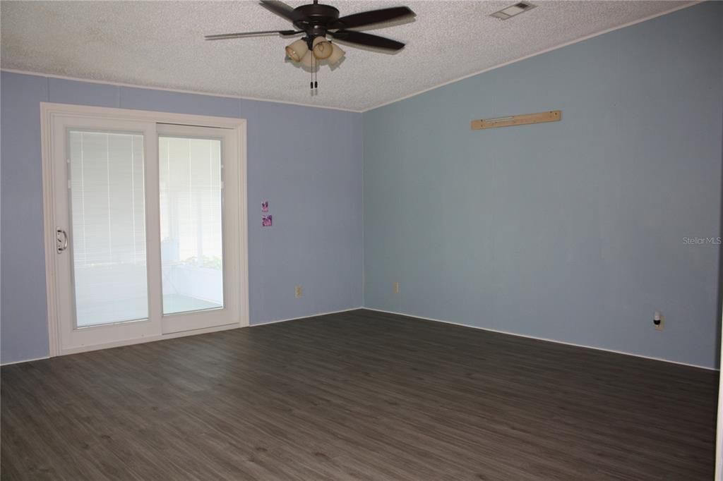 For Sale: $179,900 (2 beds, 2 baths, 1092 Square Feet)