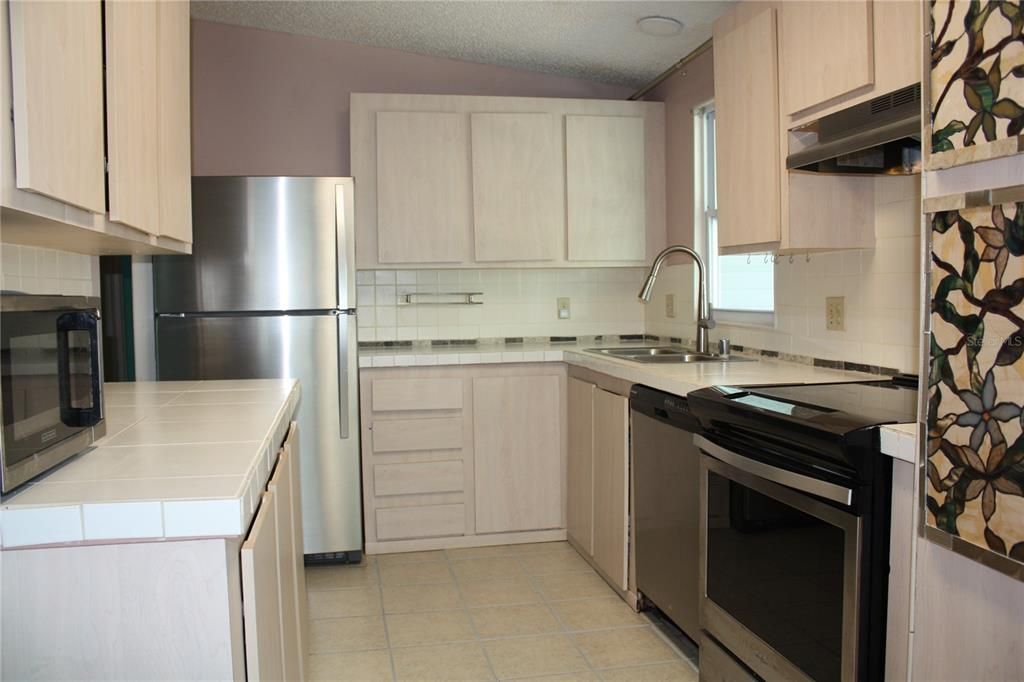 For Sale: $179,900 (2 beds, 2 baths, 1092 Square Feet)