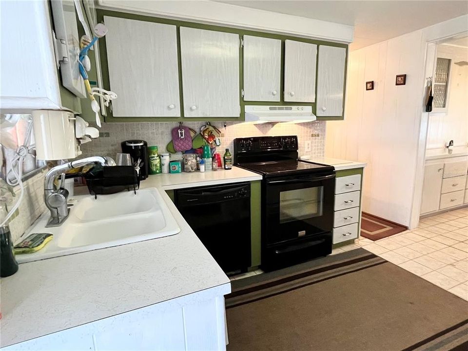 For Sale: $149,000 (2 beds, 3 baths, 1345 Square Feet)