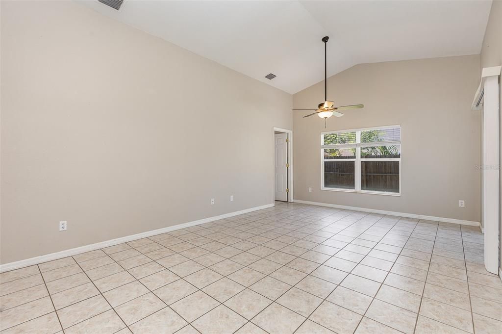 For Sale: $325,000 (3 beds, 2 baths, 1223 Square Feet)