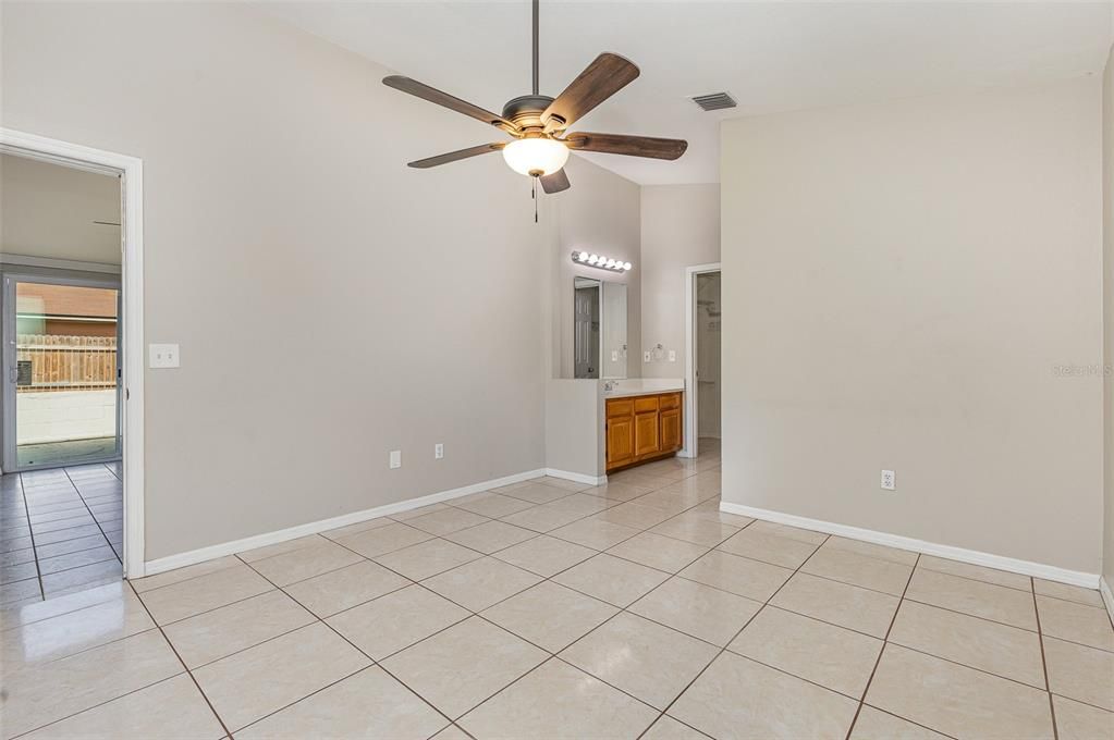 For Sale: $325,000 (3 beds, 2 baths, 1223 Square Feet)