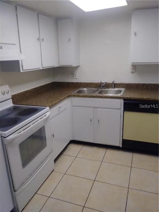 For Rent: $1,470 (2 beds, 1 baths, 826 Square Feet)