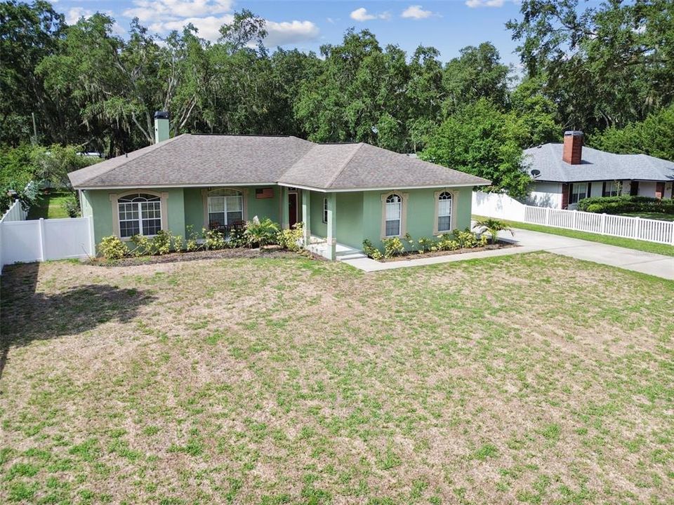 For Sale: $360,000 (3 beds, 2 baths, 1581 Square Feet)