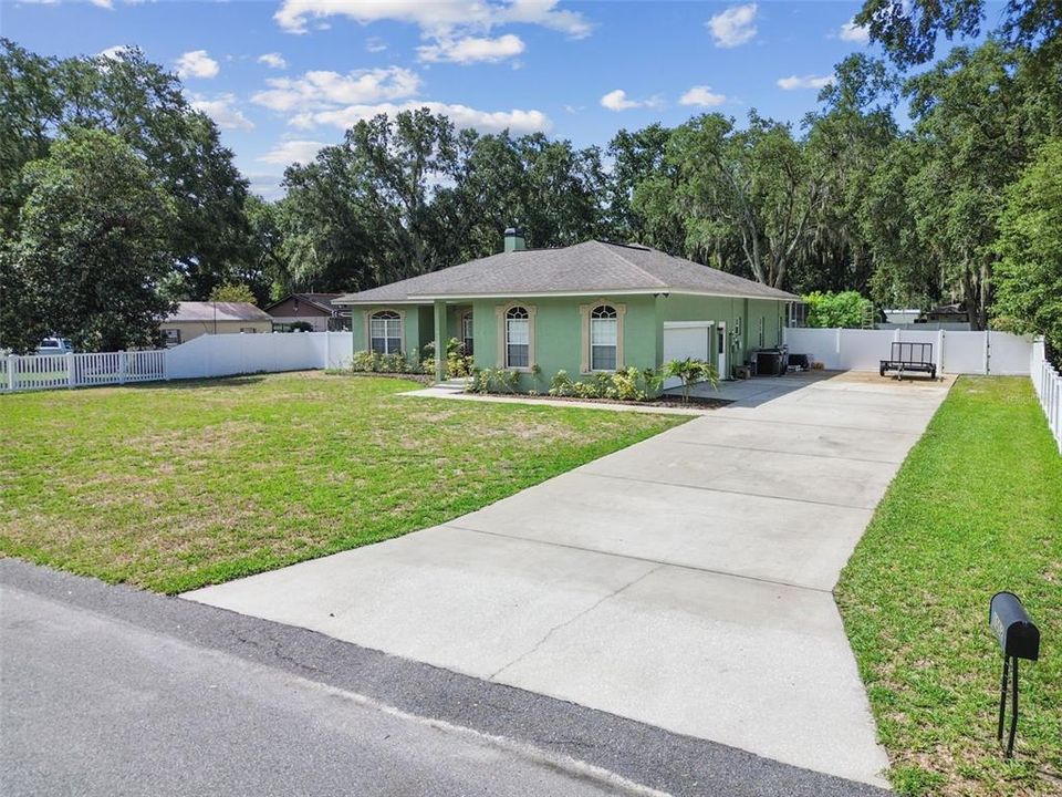 For Sale: $360,000 (3 beds, 2 baths, 1581 Square Feet)