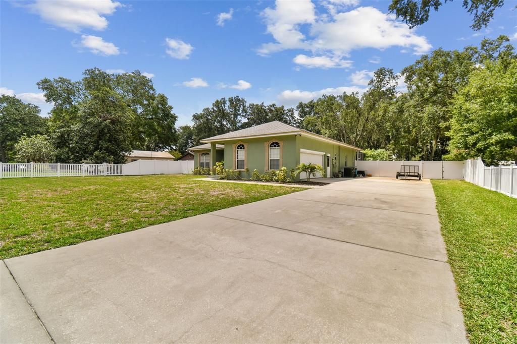 Active With Contract: $360,000 (3 beds, 2 baths, 1581 Square Feet)