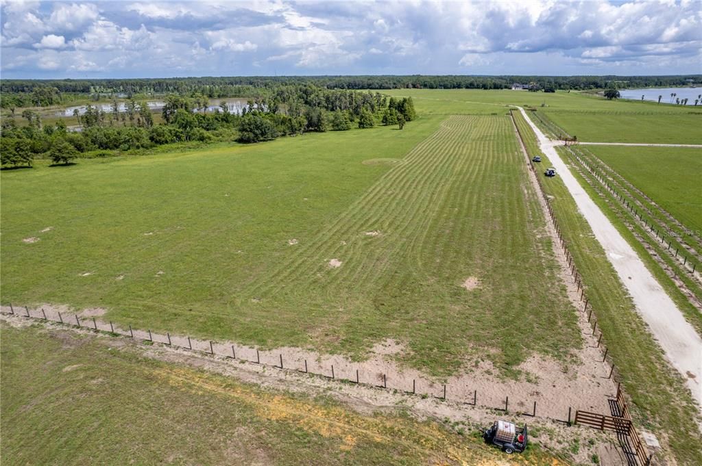 На продажу: $800,000 (44.40 acres)