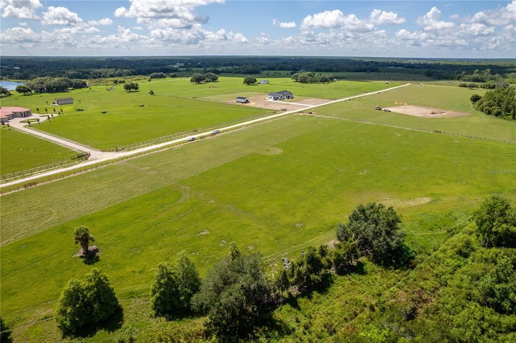 На продажу: $800,000 (44.40 acres)