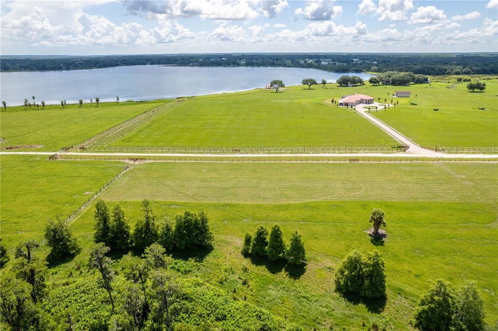 На продажу: $800,000 (44.40 acres)