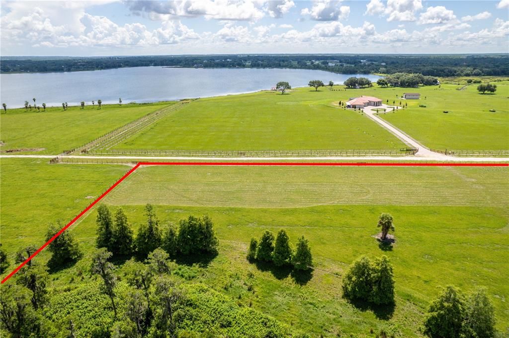 На продажу: $800,000 (44.40 acres)