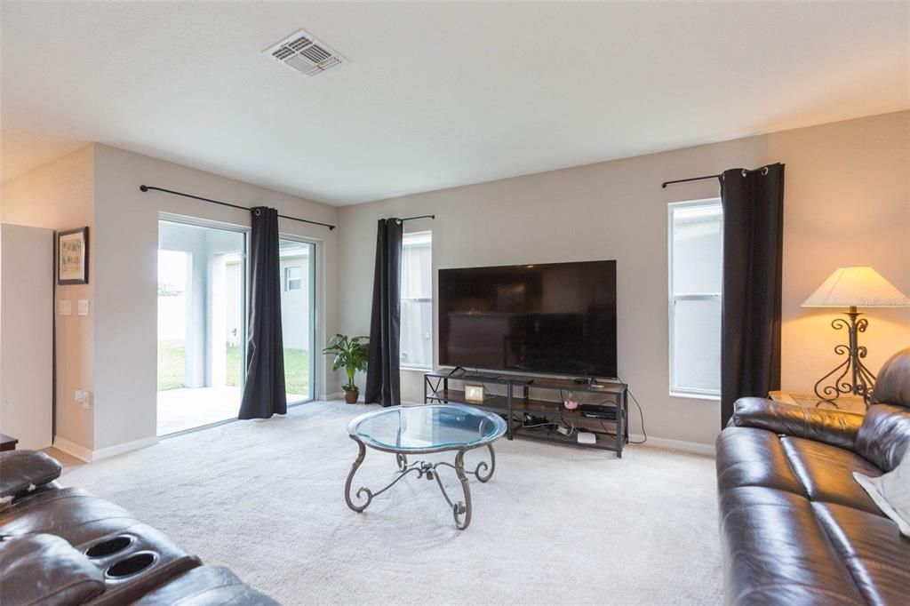 Active With Contract: $319,900 (3 beds, 2 baths, 1917 Square Feet)
