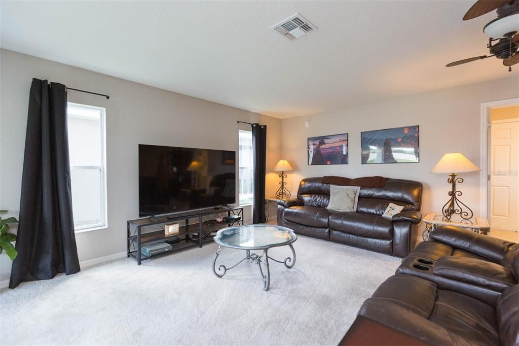 Active With Contract: $319,900 (3 beds, 2 baths, 1917 Square Feet)