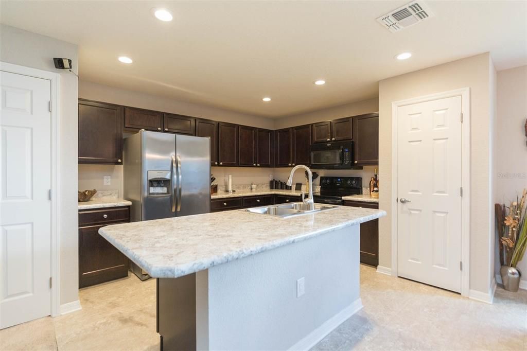 Active With Contract: $319,900 (3 beds, 2 baths, 1917 Square Feet)