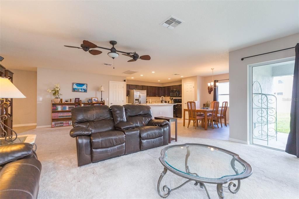 Active With Contract: $319,900 (3 beds, 2 baths, 1917 Square Feet)