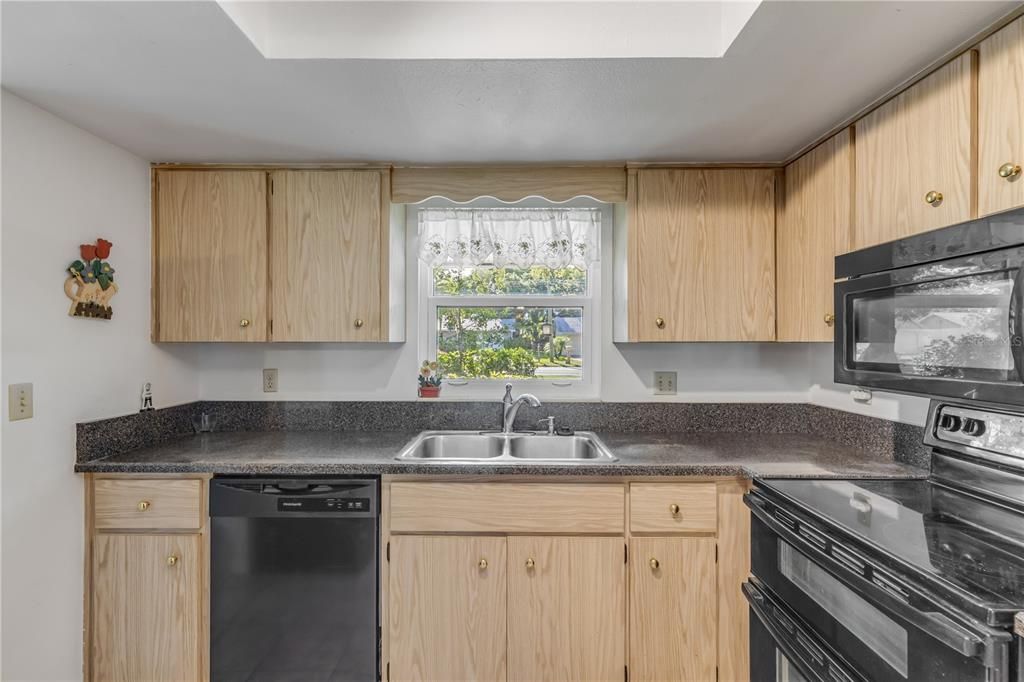 For Sale: $649,000 (2 beds, 2 baths, 1500 Square Feet)