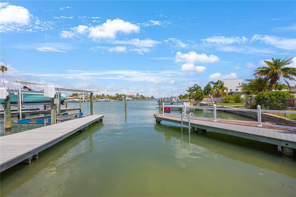 For Sale: $925,000 (3 beds, 2 baths, 1381 Square Feet)