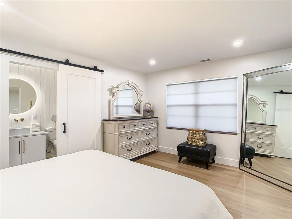 For Sale: $250,000 (2 beds, 2 baths, 918 Square Feet)